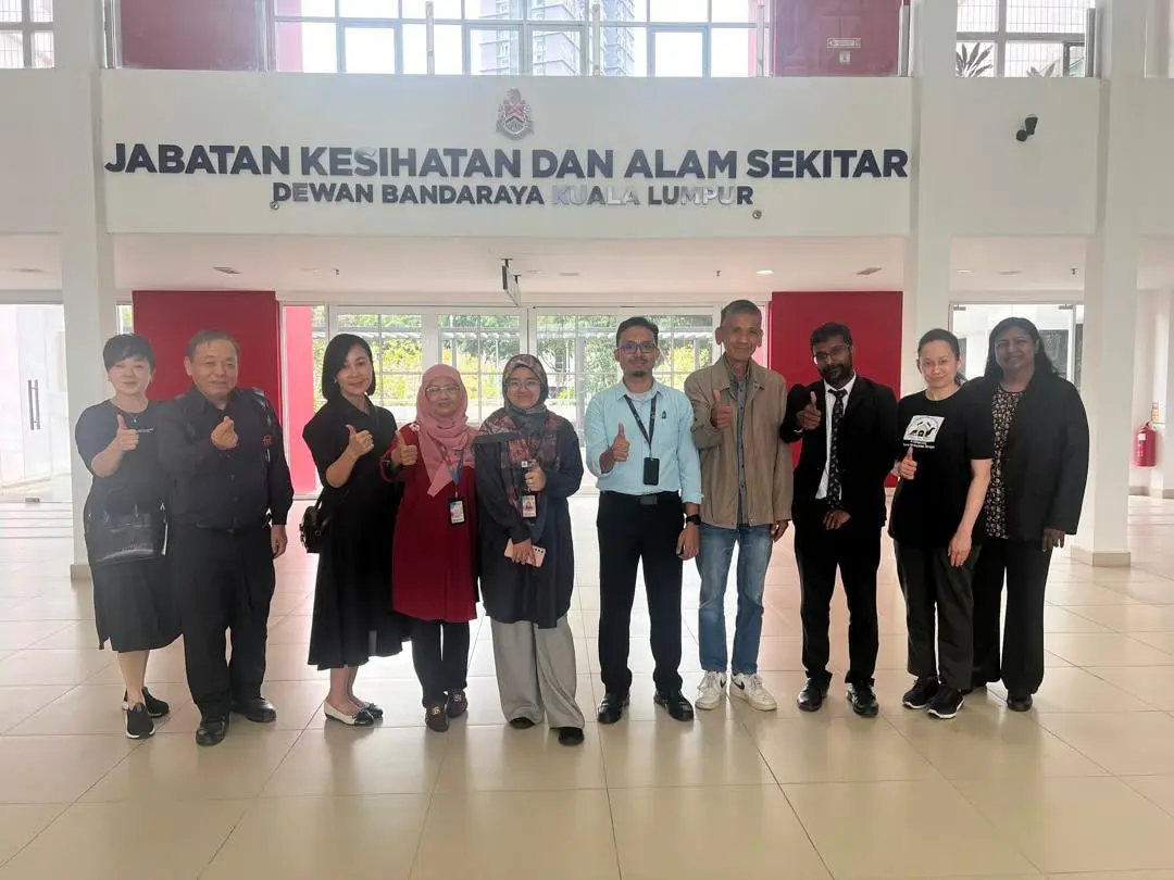 Dr Kartini bersama Dr Nor Halizam Ismail dan pegawai Jabatan Kesihatan dan Alam Sekitar DBKL, 26 Ogos 2025