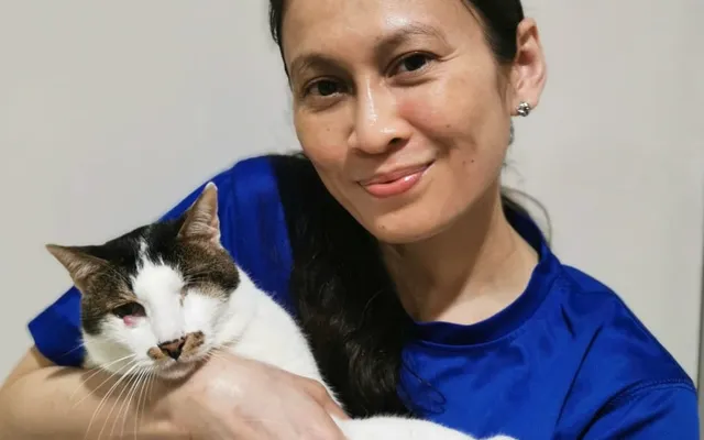 Dr Kartini holding a rescued cat