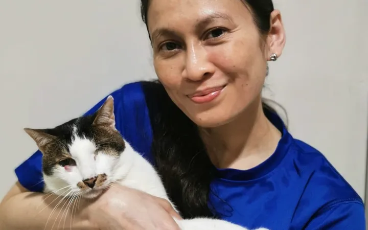 Dr Kartini holding a rescued cat